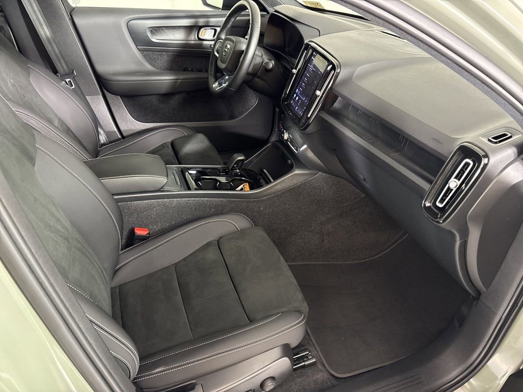 Used 2023 Volvo C40 P8 Recharge Plus image 14