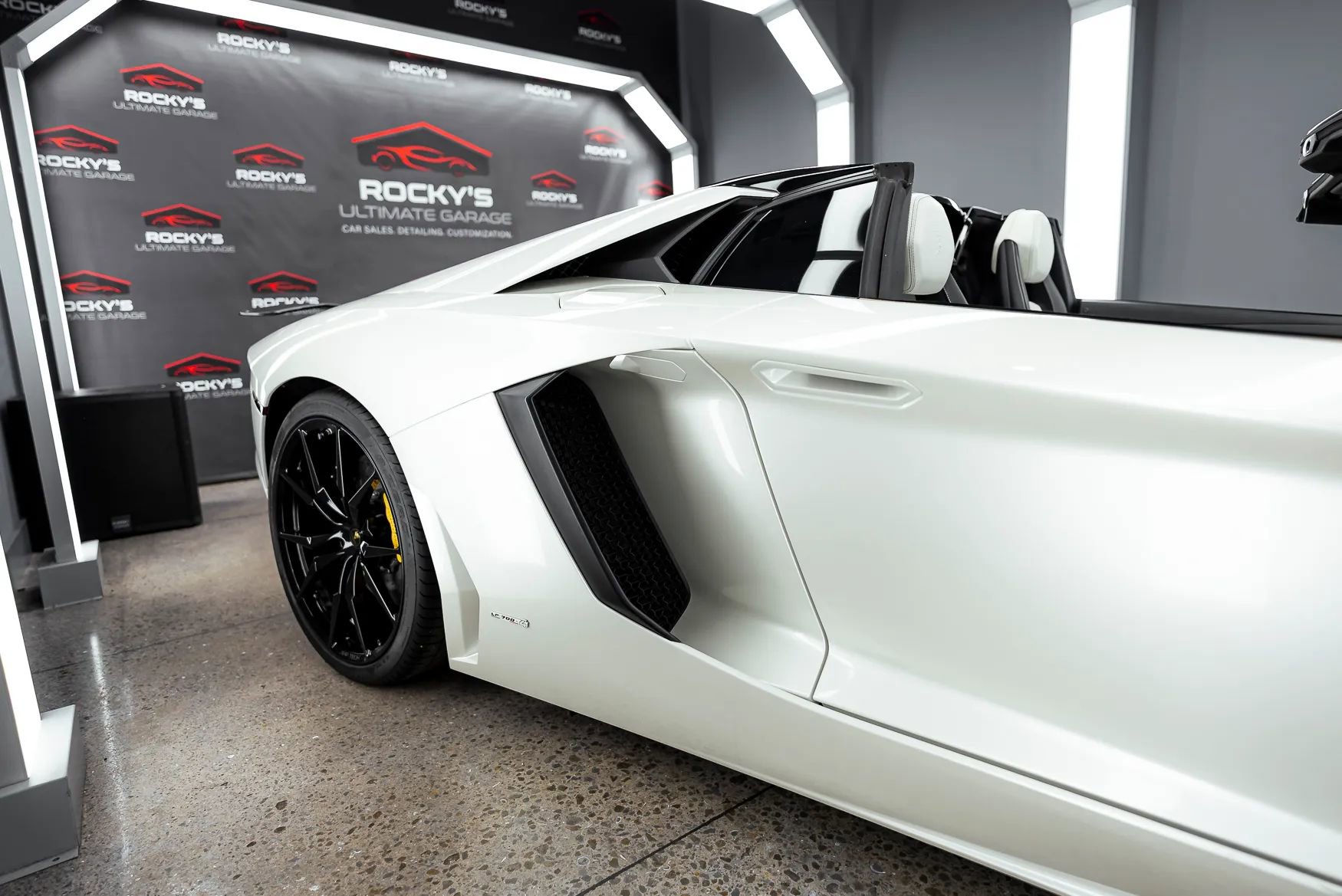 Used 2016 Lamborghini Aventador LP 700-4 image 6