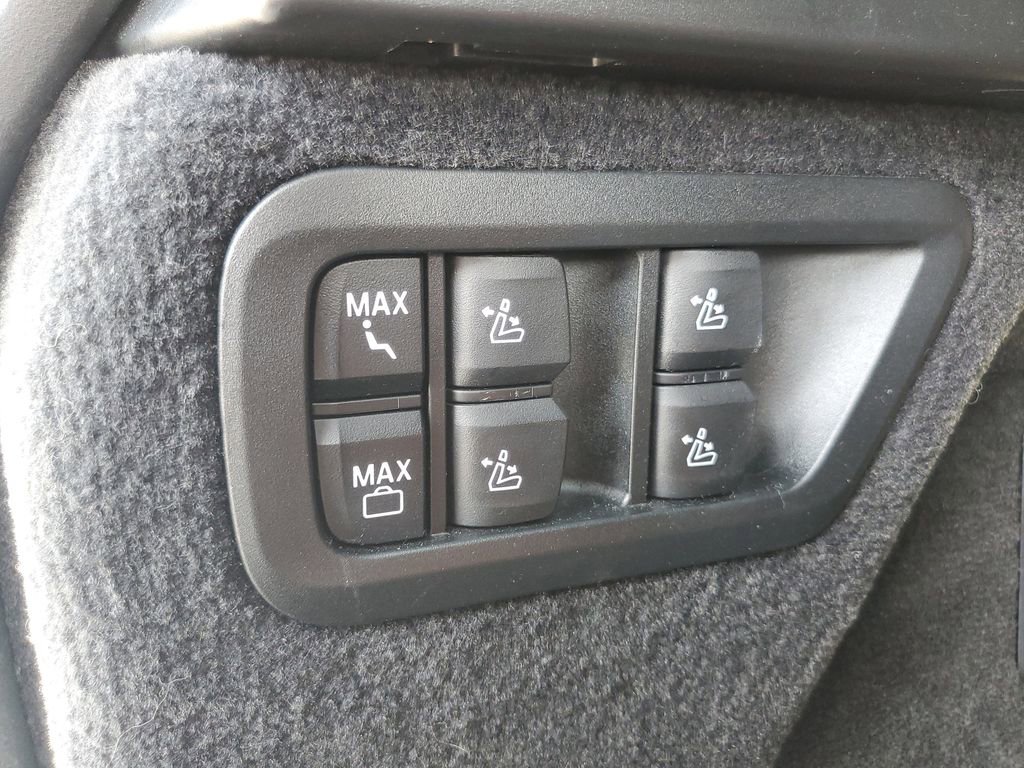 Used 2024 BMW X7 xDrive40i w/ Executive Package AWD/4WD image 34