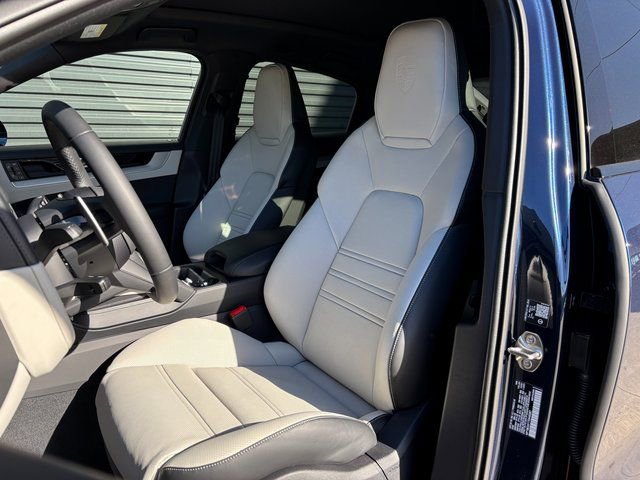 New 2026 Porsche Cayenne E-Hybrid Coupe image 5