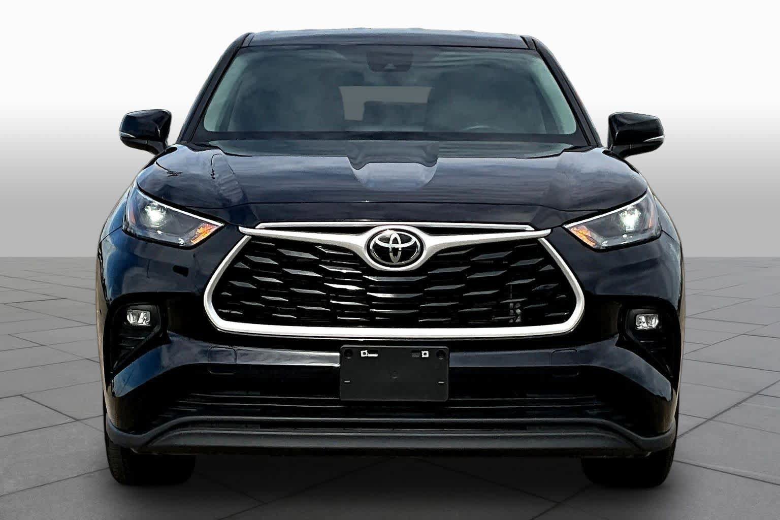 Used 2023 Toyota Highlander LE image 4
