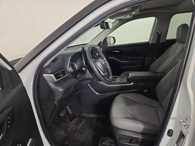 Used 2023 Toyota Highlander Bronze Edition image 13