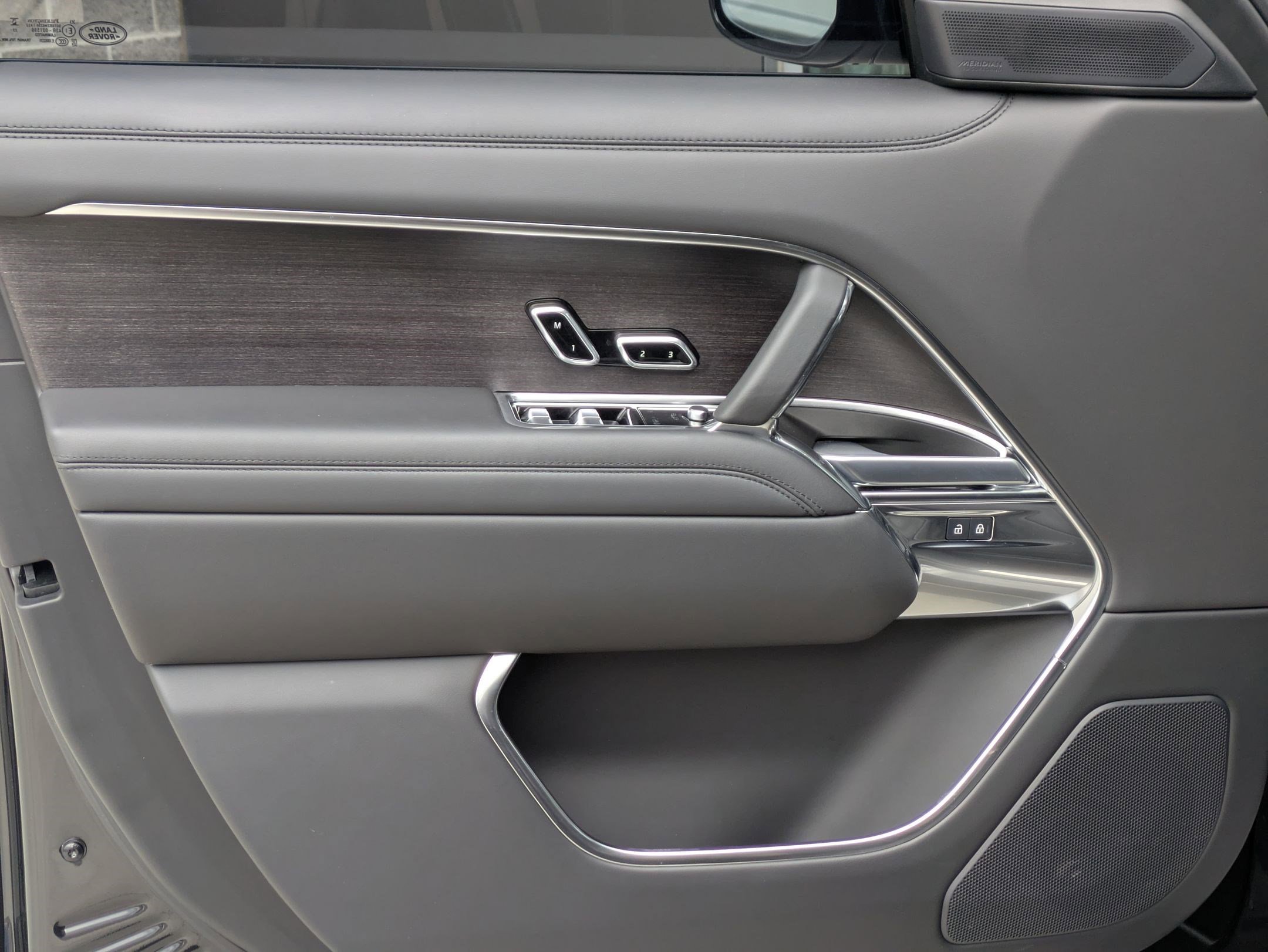 Used 2024 Land Rover Range Rover SE image 12