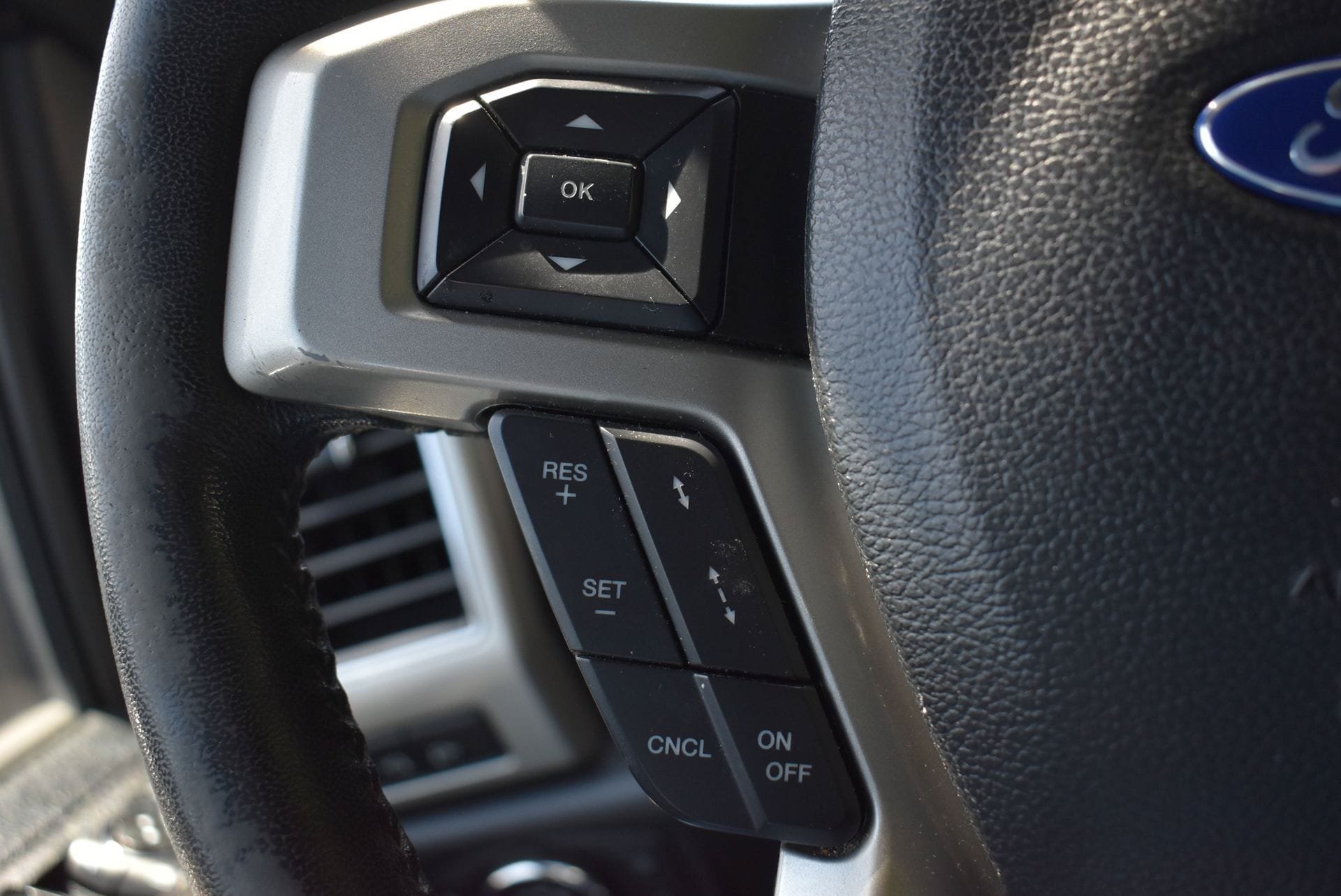 Used 2019 Ford F150 Lariat w/ Equipment Group 502A Luxury AWD/4WD image 17