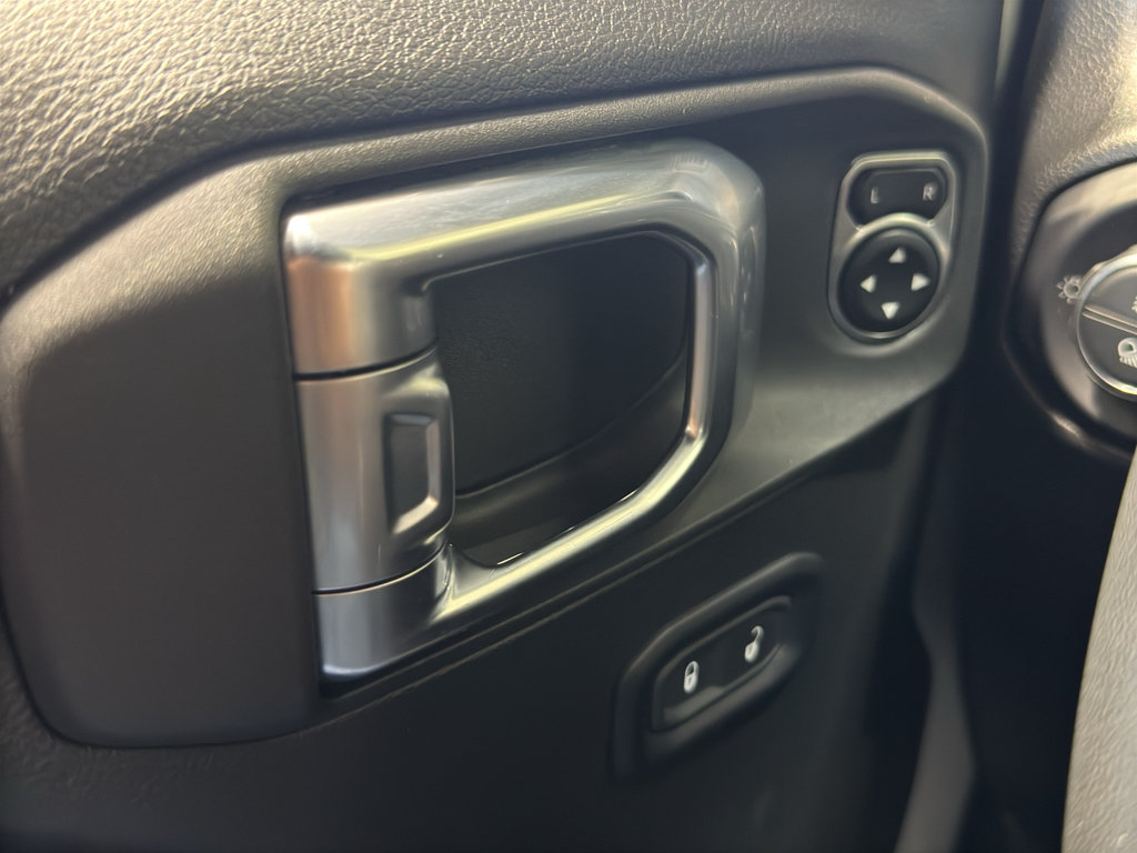 Used 2023 Jeep Gladiator Sport AWD/4WD image 30