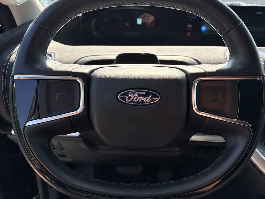 Used 2025 Ford Expedition Max Platinum w/ Driver's Package AWD/4WD image 23
