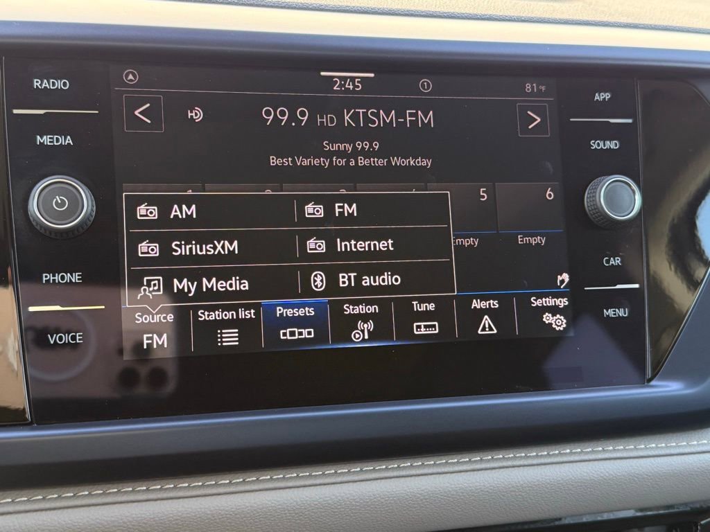 Used 2024 Volkswagen Taos SE image 10