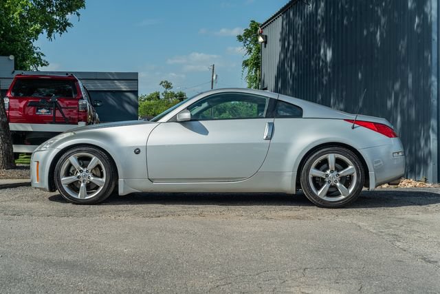 Used 2008 Nissan 350Z Touring RWD image 3