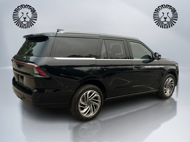 Used 2025 Lincoln Navigator Reserve AWD/4WD image 6