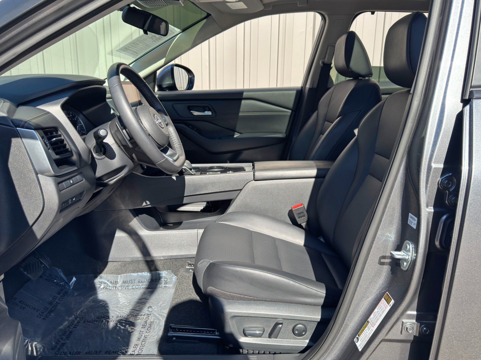 Used 2024 Nissan Rogue SV w/ SV Premium Package FWD image 16