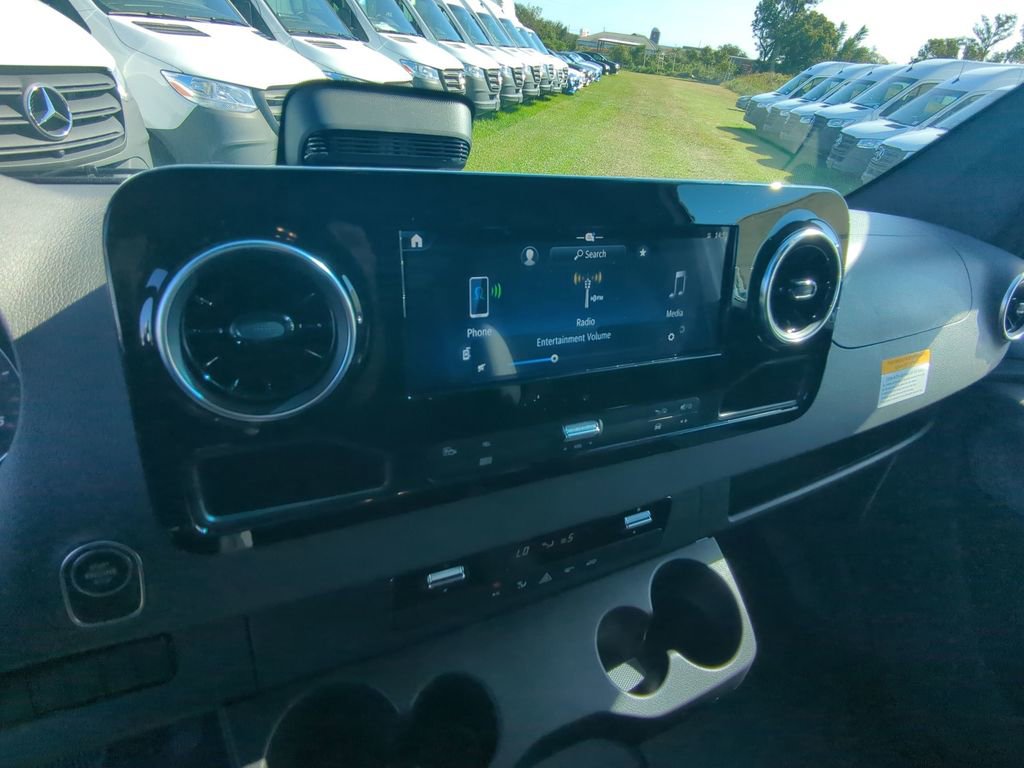 Used 2025 Mercedes-Benz Sprinter 2500 image 5