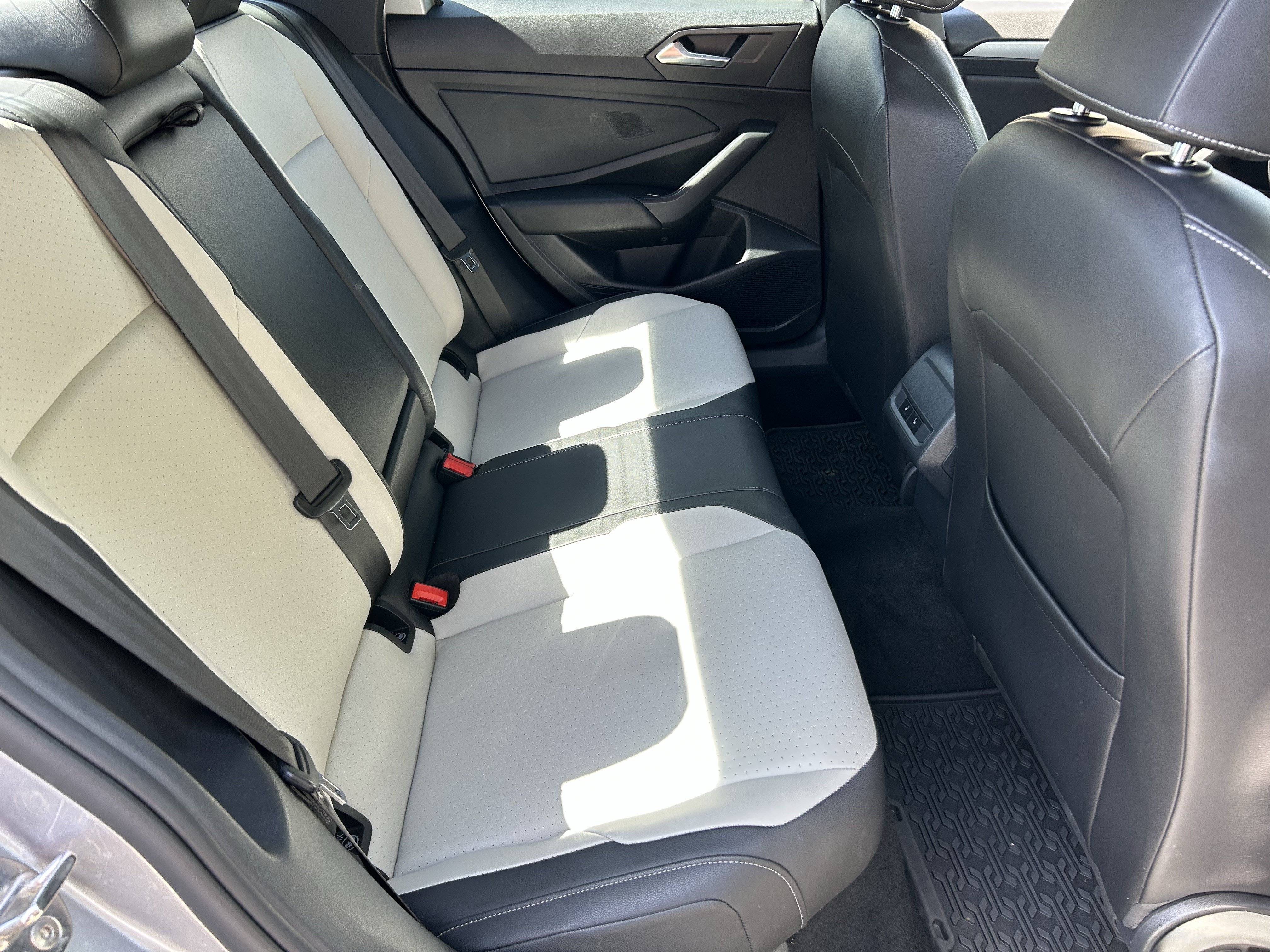 Used 2019 Volkswagen Jetta R-Line w/ R-Line Cold Weather Package FWD image 11
