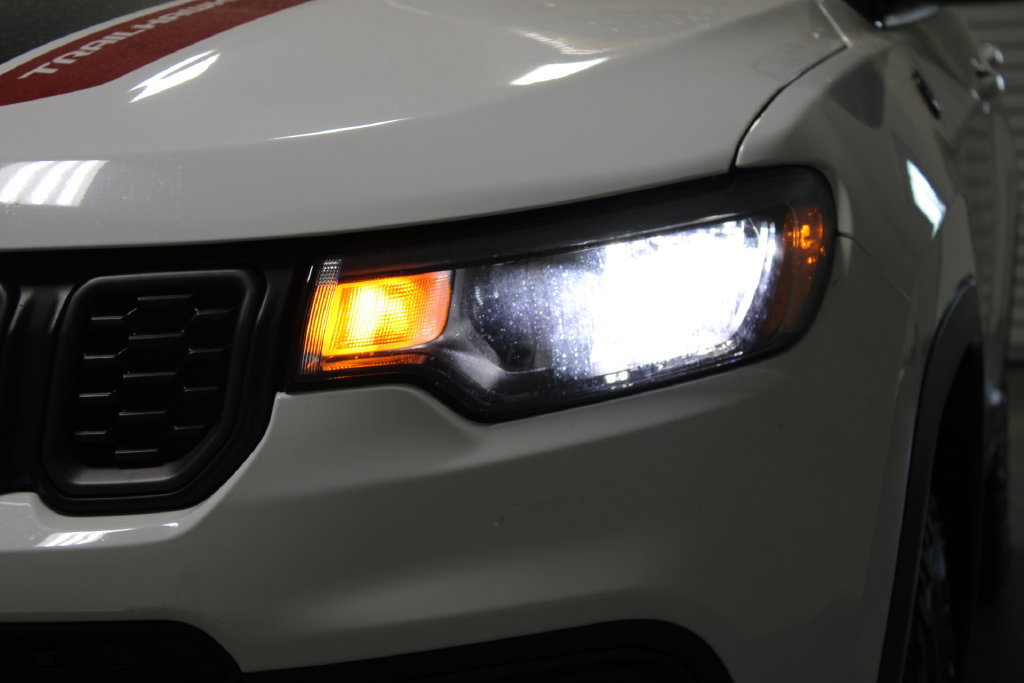Used 2025 Jeep Compass Trailhawk AWD/4WD image 47