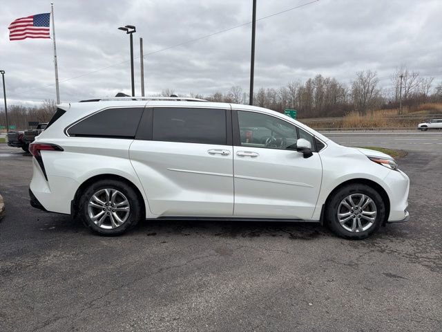 Used 2022 Toyota Sienna Platinum image 6