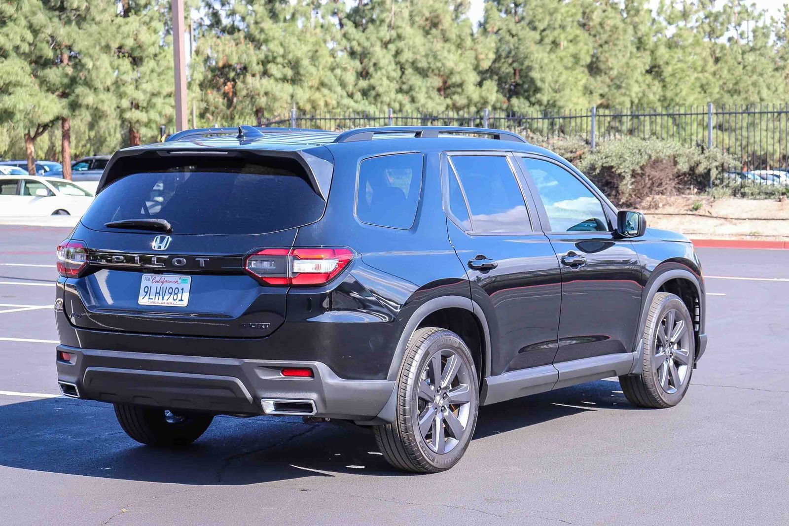 Used 2024 Honda Pilot Sport image 7