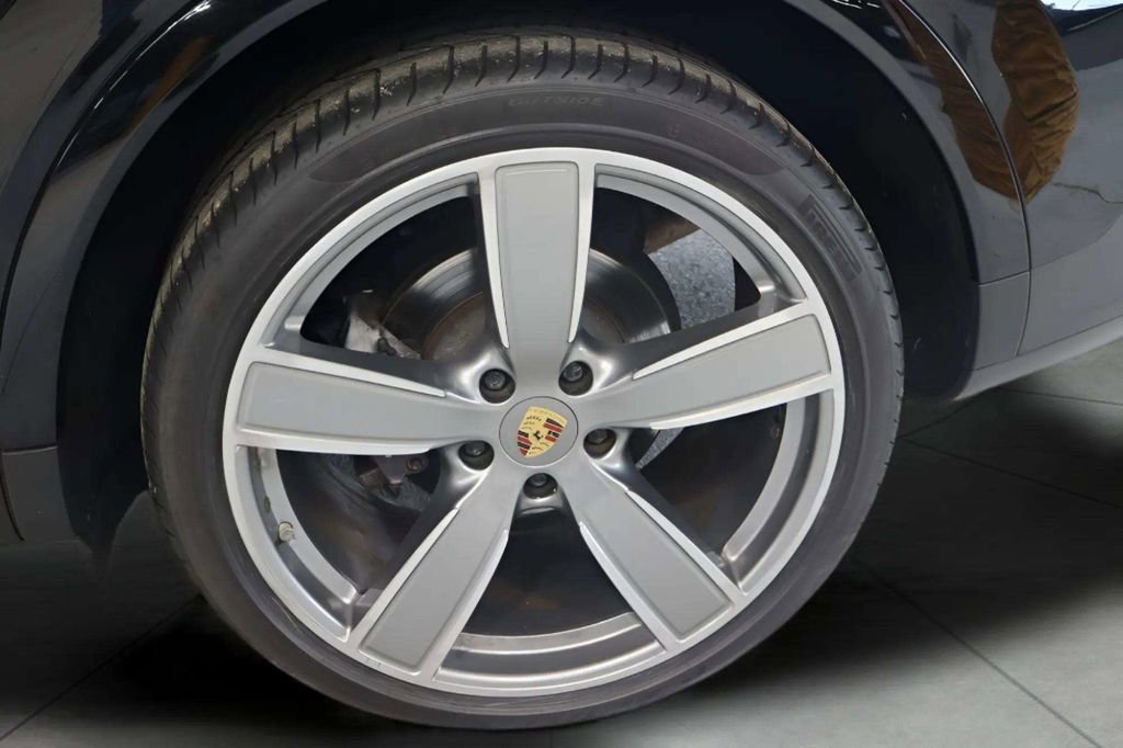 Used 2019 Porsche Cayenne Base image 38