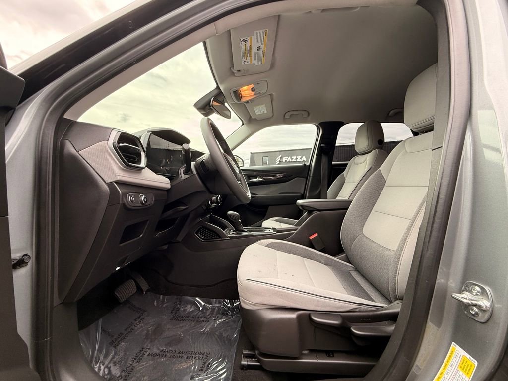 Used 2025 Chevrolet TrailBlazer LT AWD/4WD image 23
