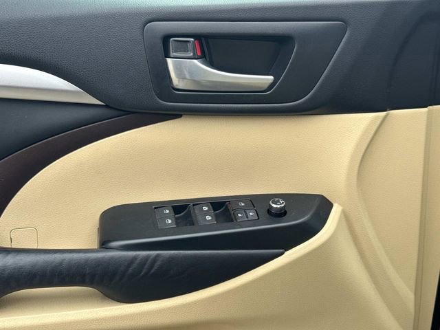 Used 2015 Toyota Highlander XLE image 26