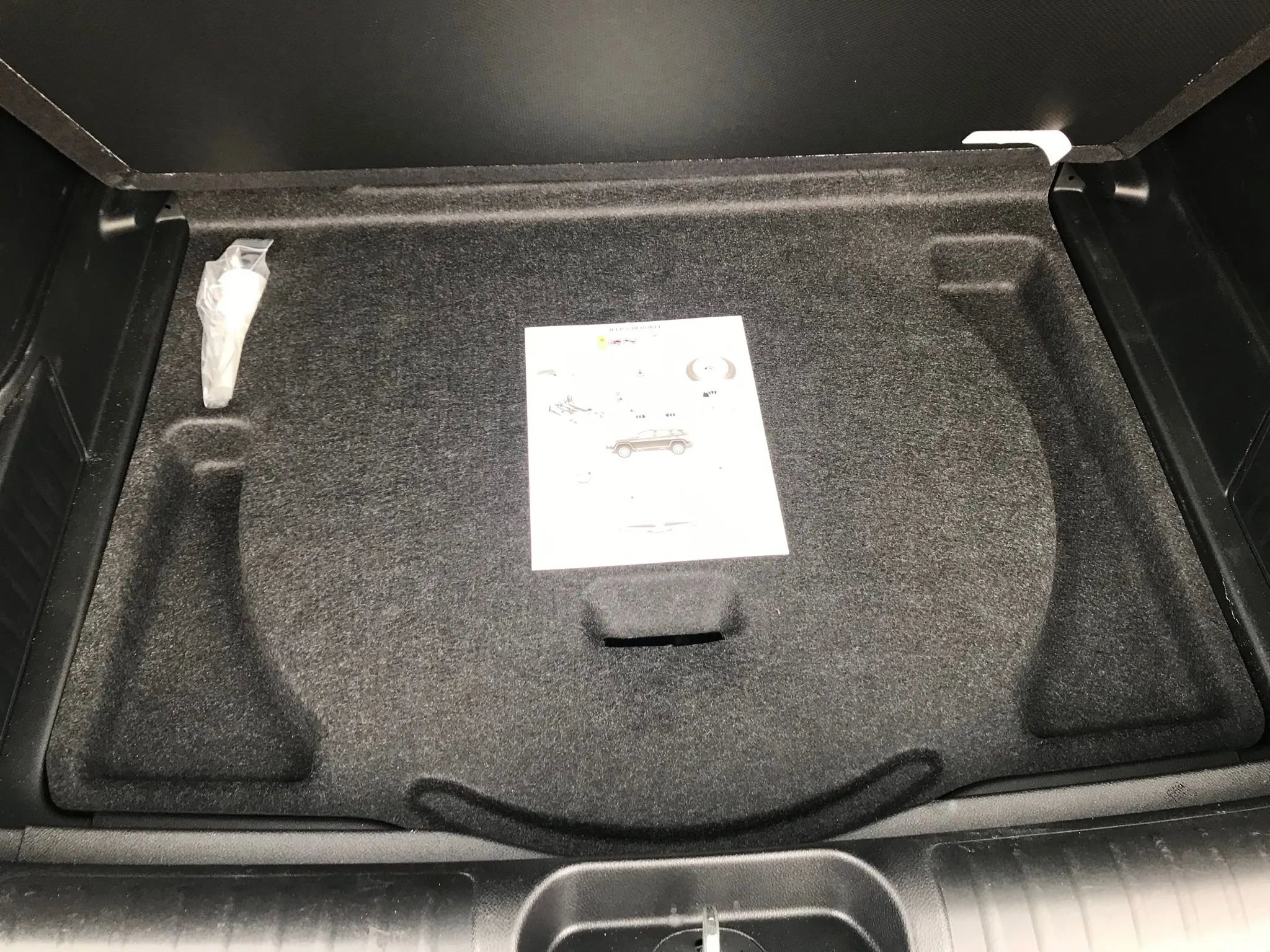 Used 2019 Jeep Cherokee Limited w/ Technology Group image 42