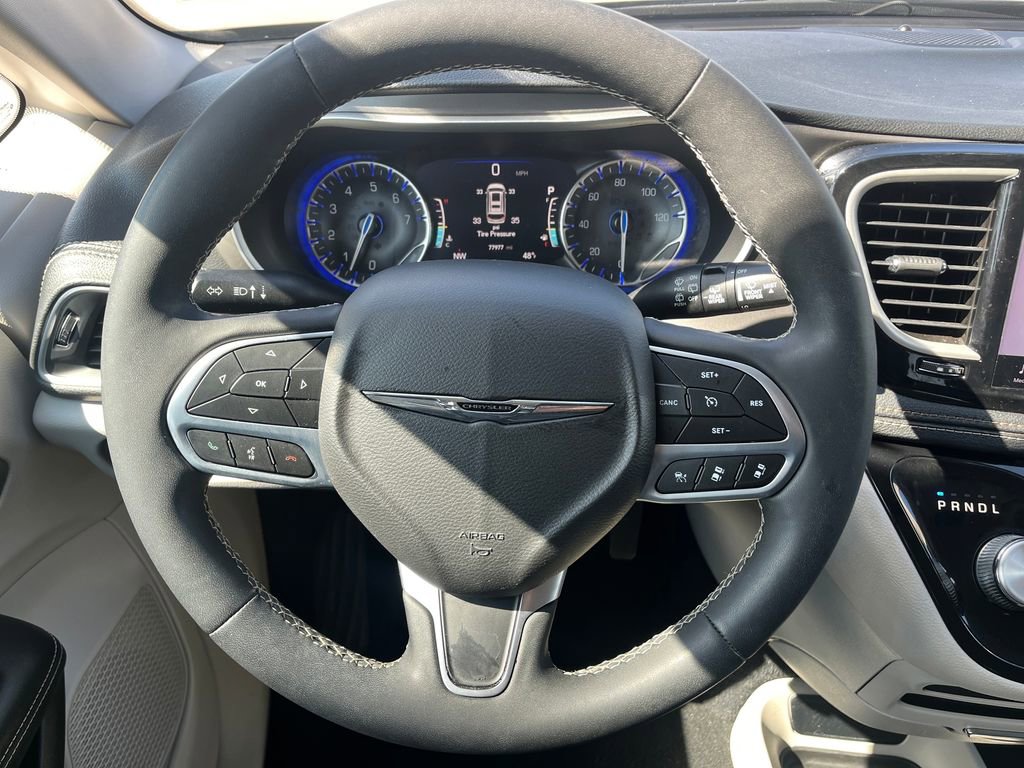 Used 2022 Chrysler Pacifica Touring-L image 20