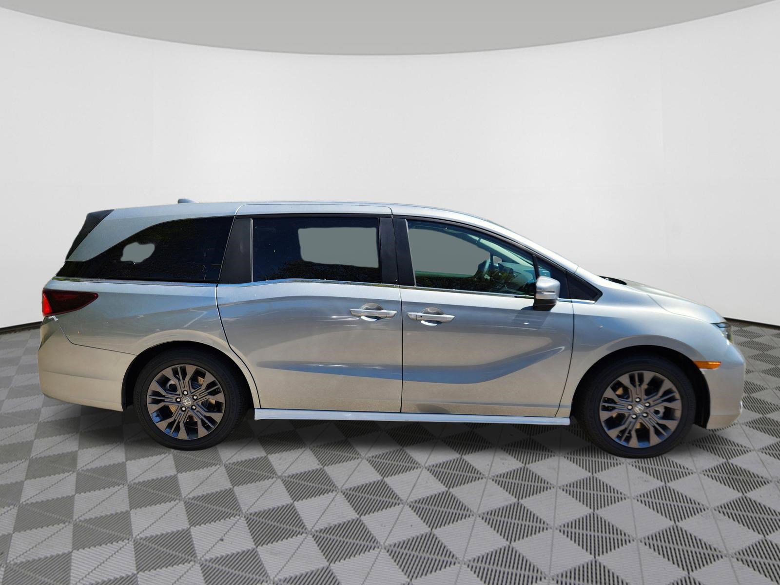 New 2026 Honda Odyssey Touring image 6
