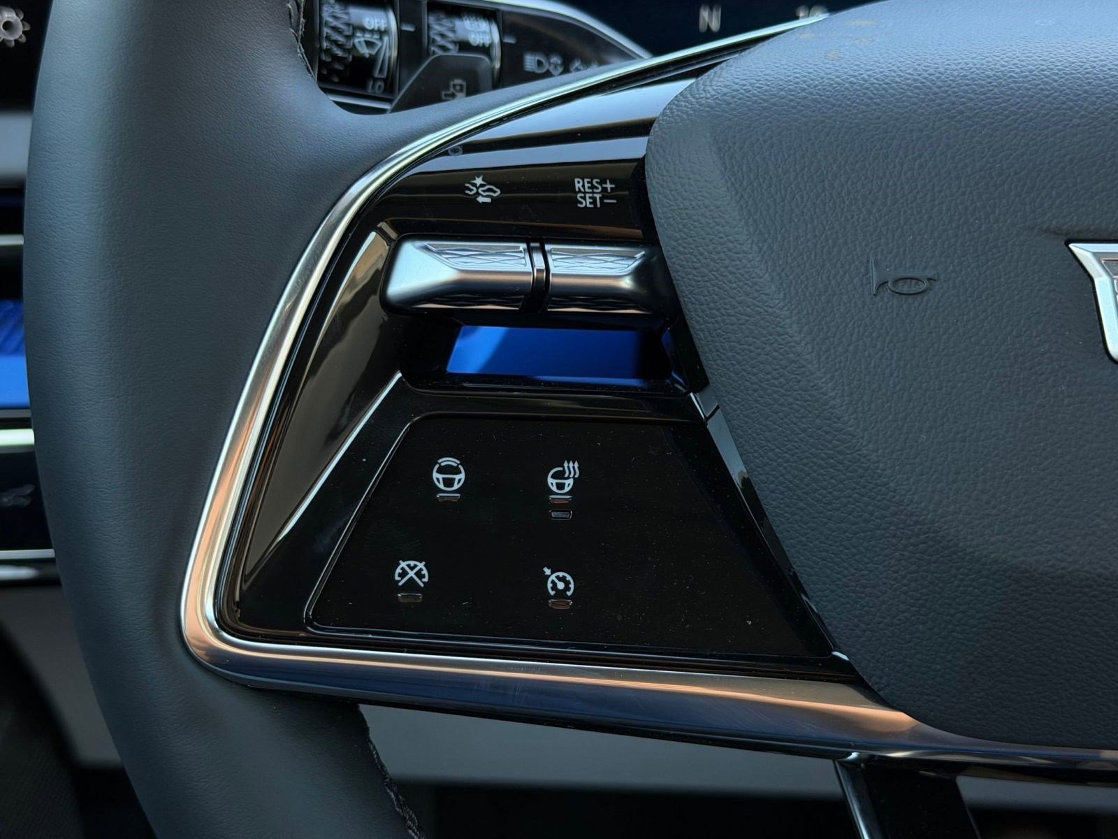 New 2026 Cadillac Optiq Luxury 1 image 14