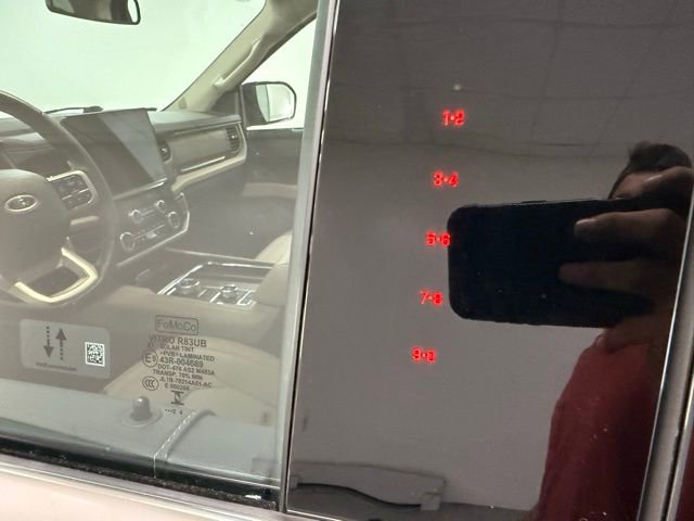 Used 2024 Ford Expedition Limited image 11