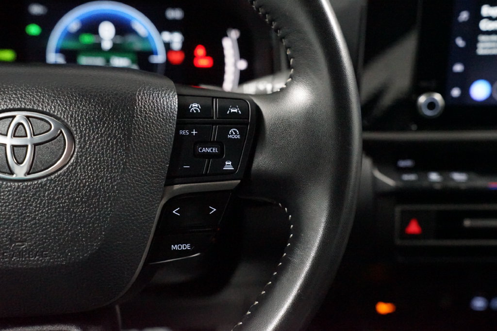 Certified 2025 Toyota Camry SE FWD image 13