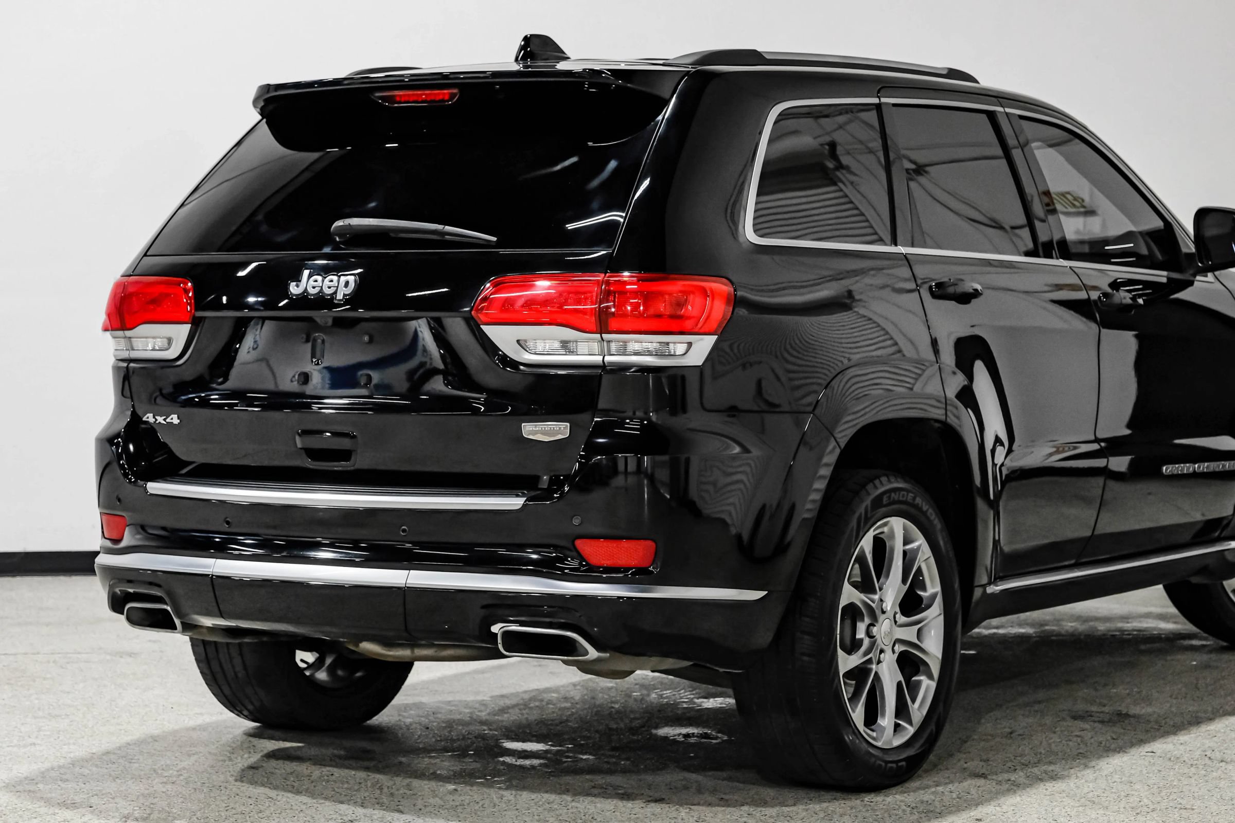 Used 2019 Jeep Grand Cherokee Summit w/ Platinum Series Group AWD/4WD image 16