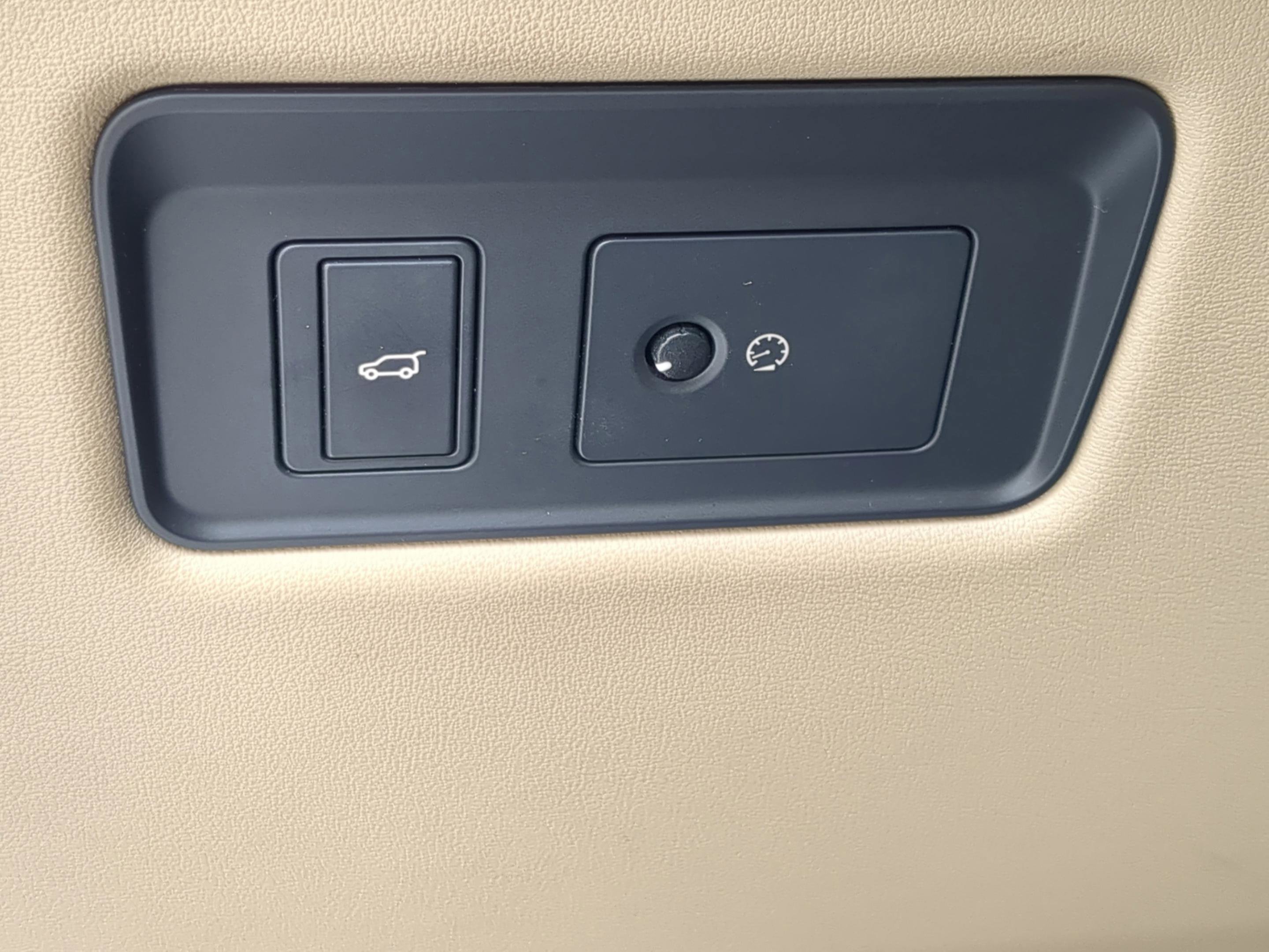 Used 2016 Land Rover Range Rover Sport HSE image 21