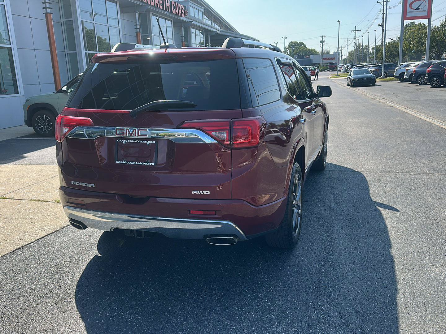 Used 2017 GMC Acadia Denali w/ Technology Package AWD/4WD image 4