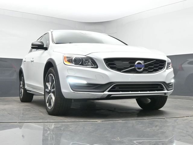 Used 2017 Volvo V60 T5 Cross Country Platinum AWD/4WD image 11