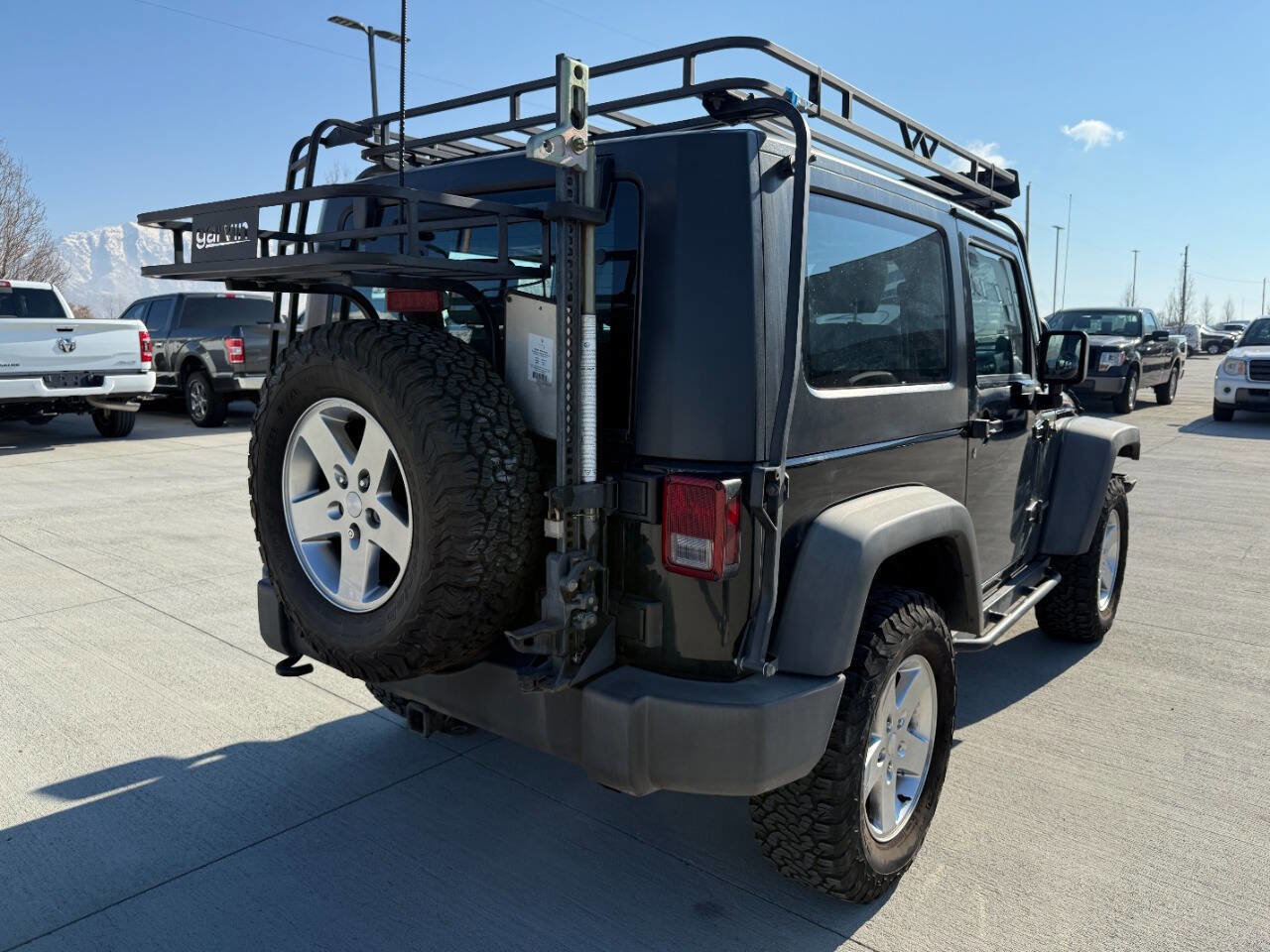 Used 2010 Jeep Wrangler Rubicon w/ PWR Convenience Group image 3