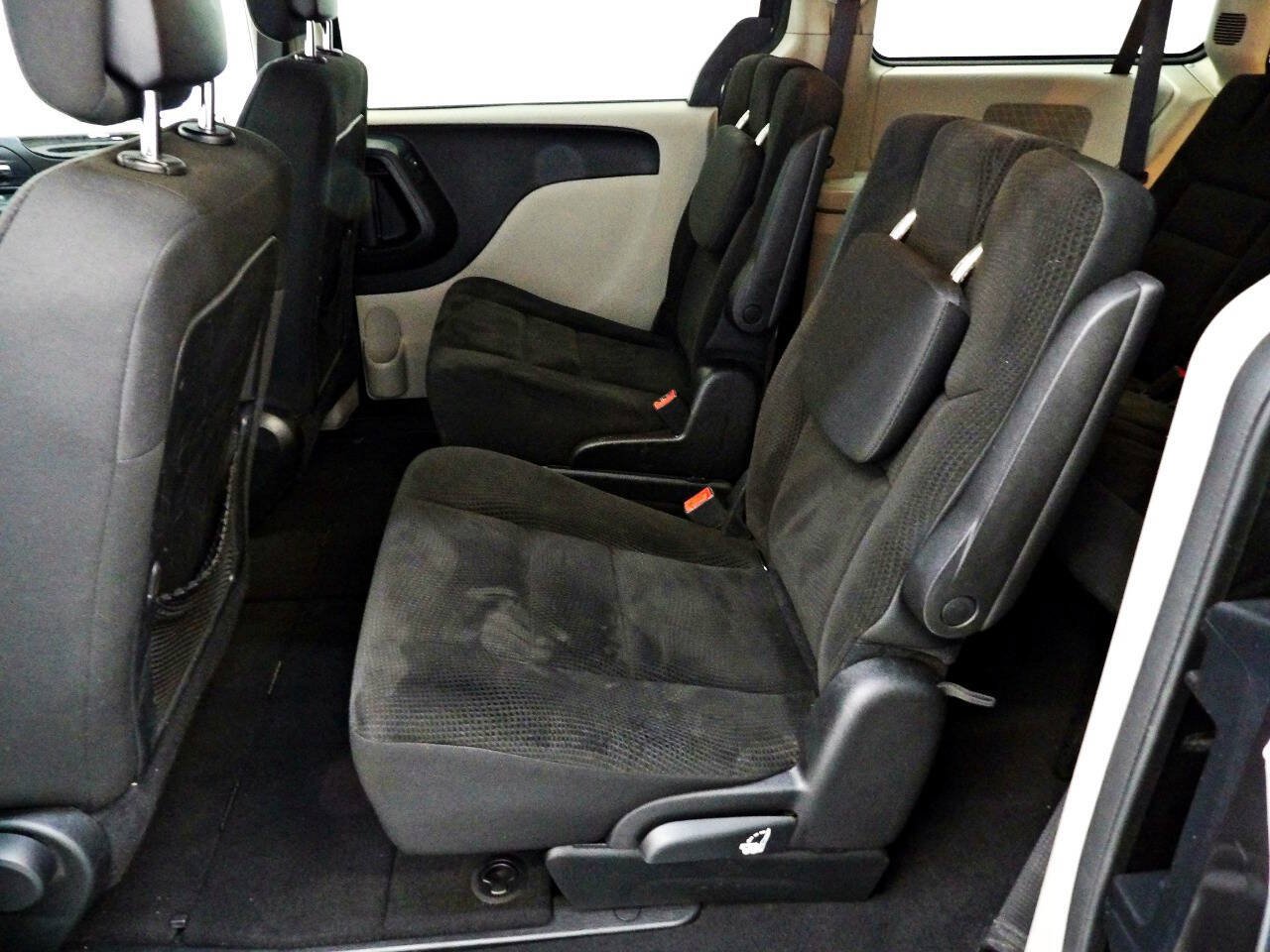 Used 2018 Dodge Grand Caravan SE w/ UConnect Hands-Free Group FWD image 9