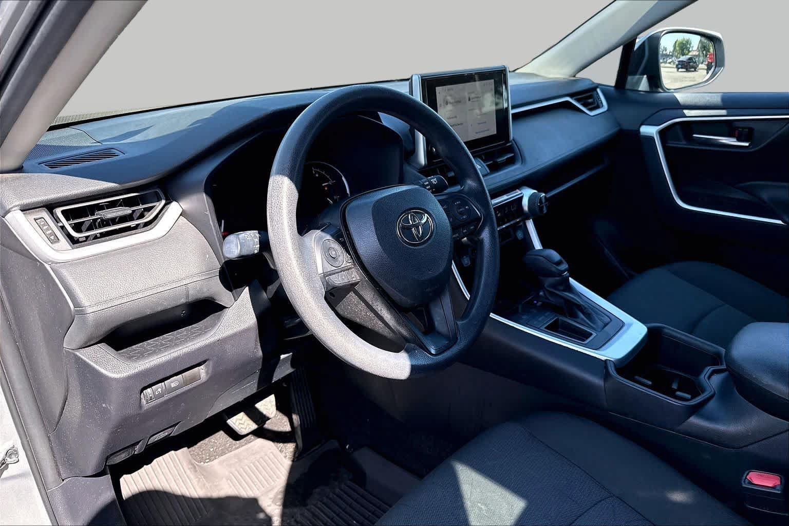 Used 2024 Toyota RAV4 XLE FWD image 16