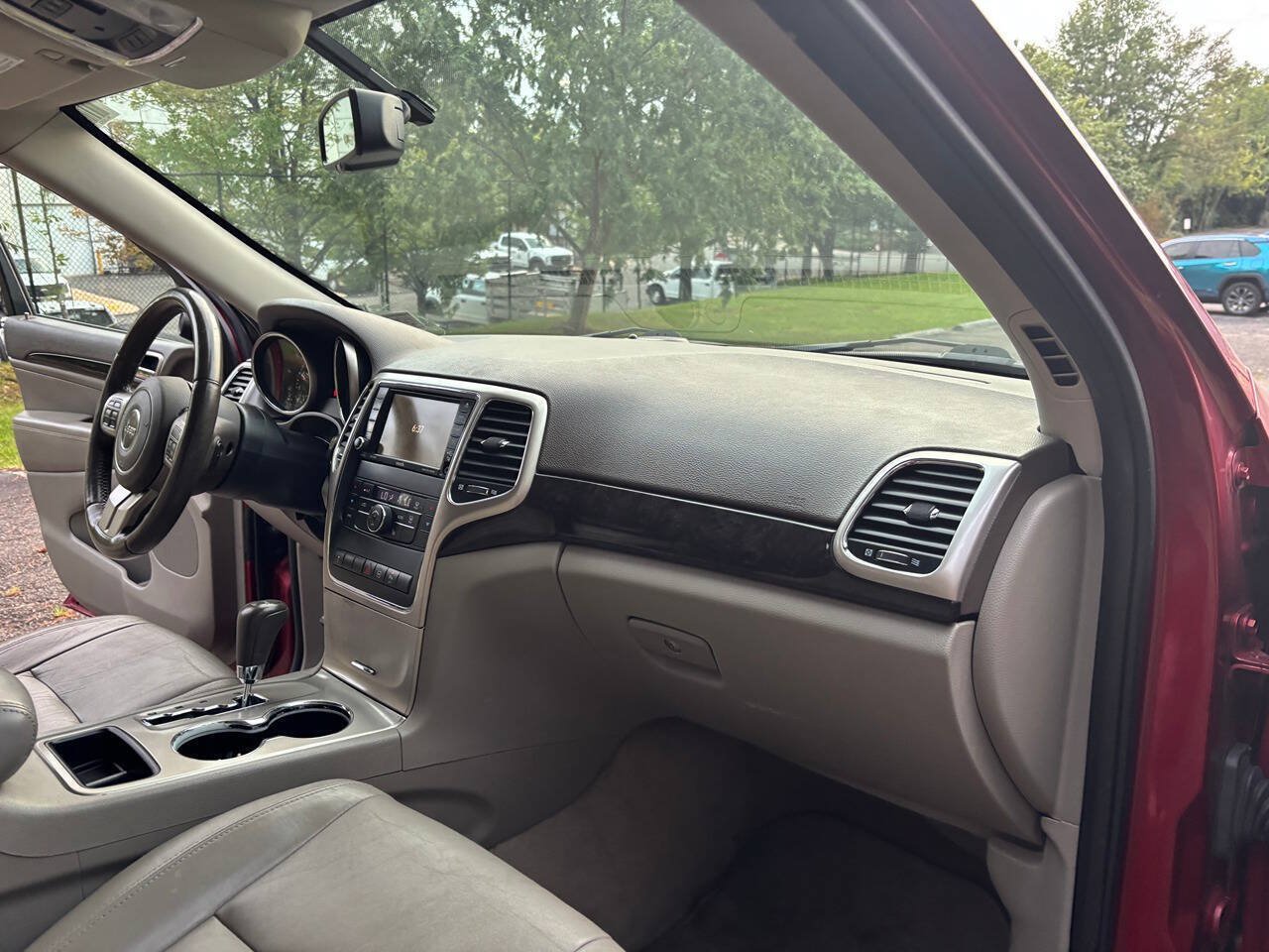 Used 2012 Jeep Grand Cherokee Laredo AWD/4WD image 26
