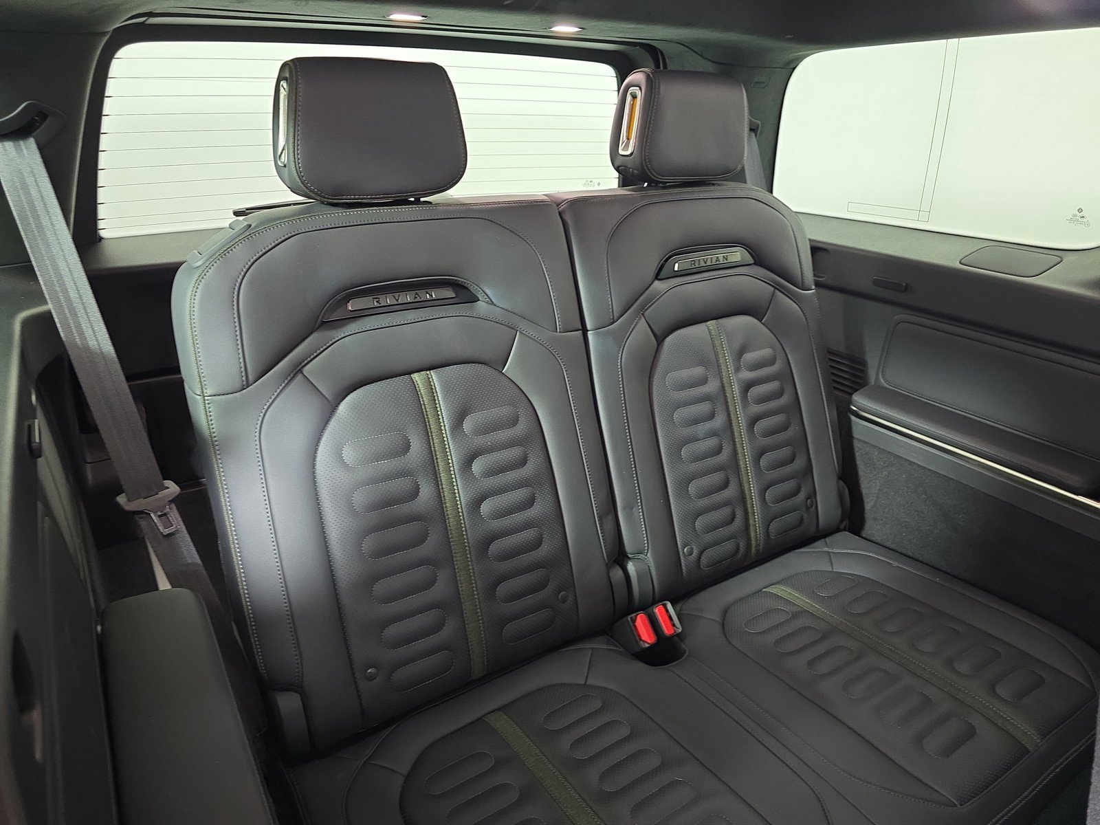 Used 2023 Rivian R1S Adventure AWD/4WD image 25