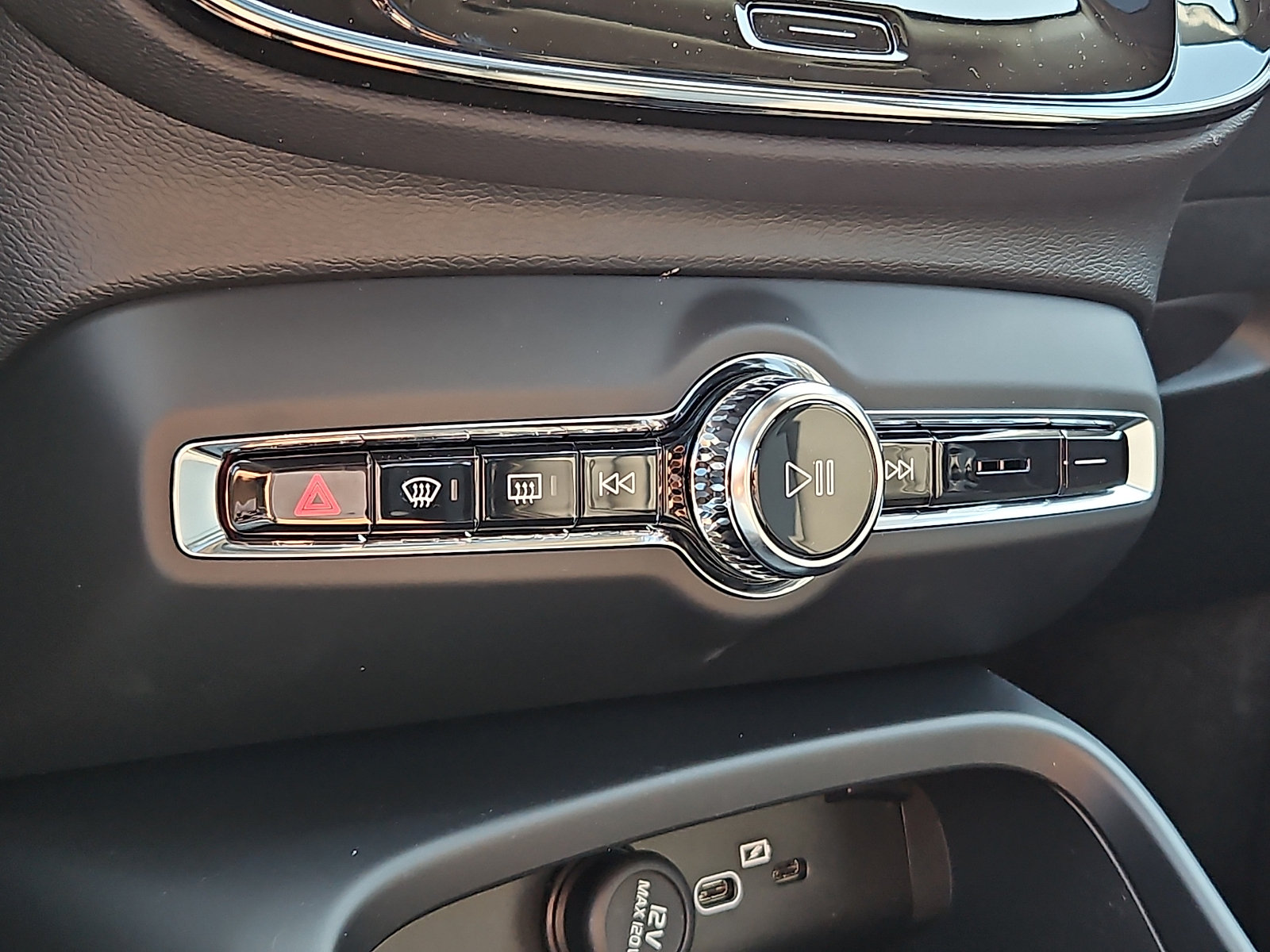 New 2026 Volvo XC40 B5 Core w/ Protection Package Premier AWD/4WD image 14