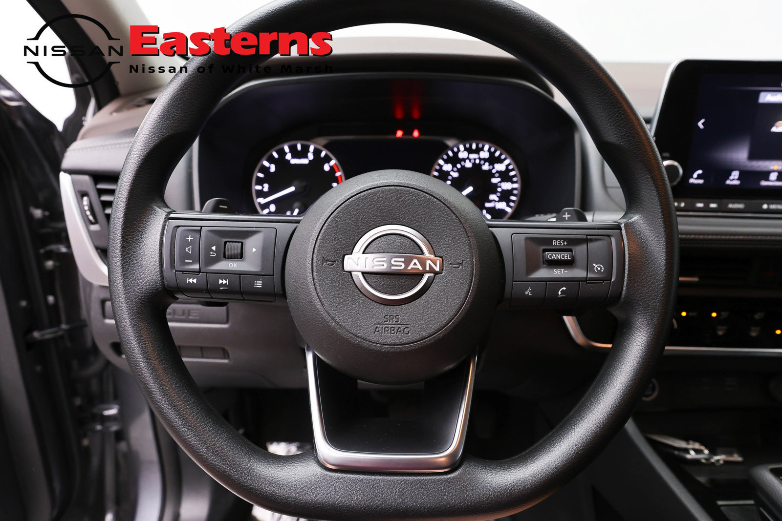 Used 2023 Nissan Rogue S AWD/4WD image 10