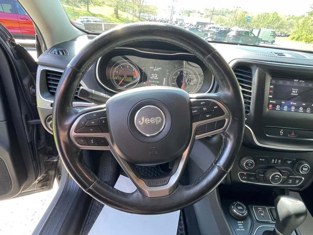 Used 2019 Jeep Cherokee Latitude Plus w/ Cold Weather Group AWD/4WD image 30