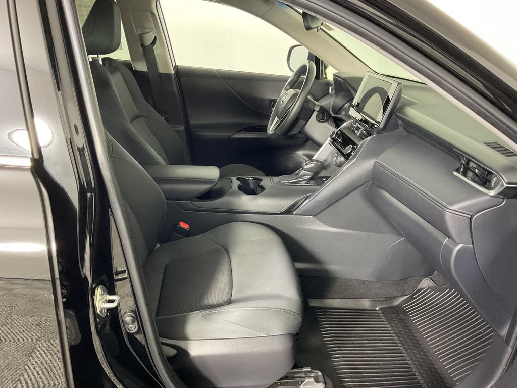 Used 2024 Toyota Venza LE AWD/4WD image 24