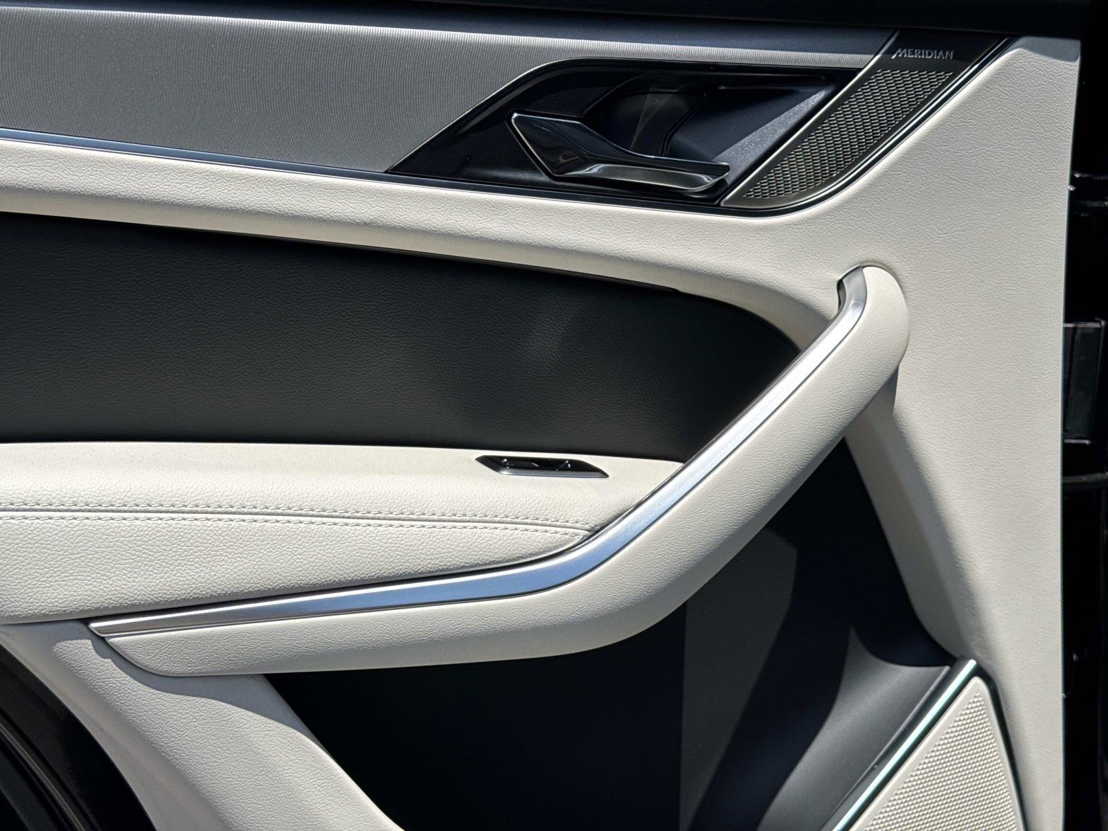 New 2026 Jaguar F-PACE R-Dynamic S image 11