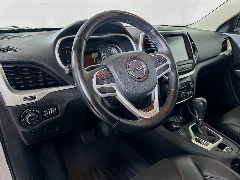 Used 2017 Jeep Cherokee Trailhawk w/ Cold Weather Group AWD/4WD image 9