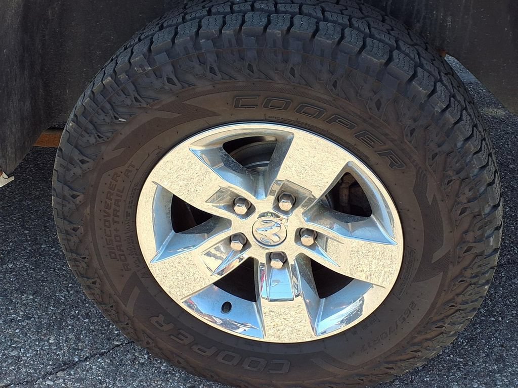 Used 2019 RAM 1500 Classic SLT AWD/4WD image 7
