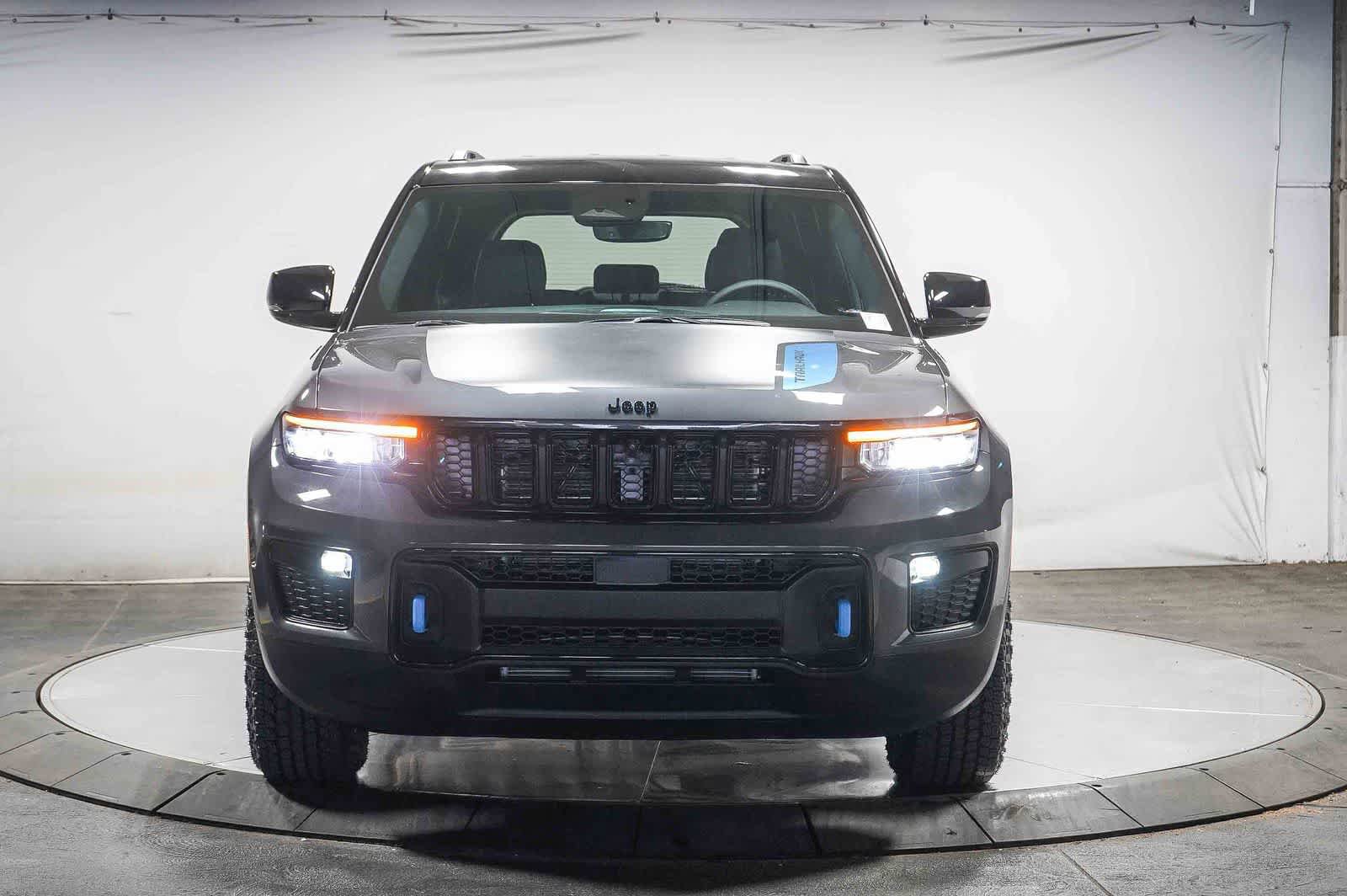 Used 2023 Jeep Grand Cherokee Trailhawk AWD/4WD image 3
