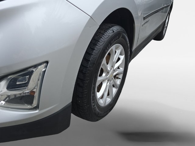 Used 2019 Chevrolet Equinox LS AWD/4WD image 11