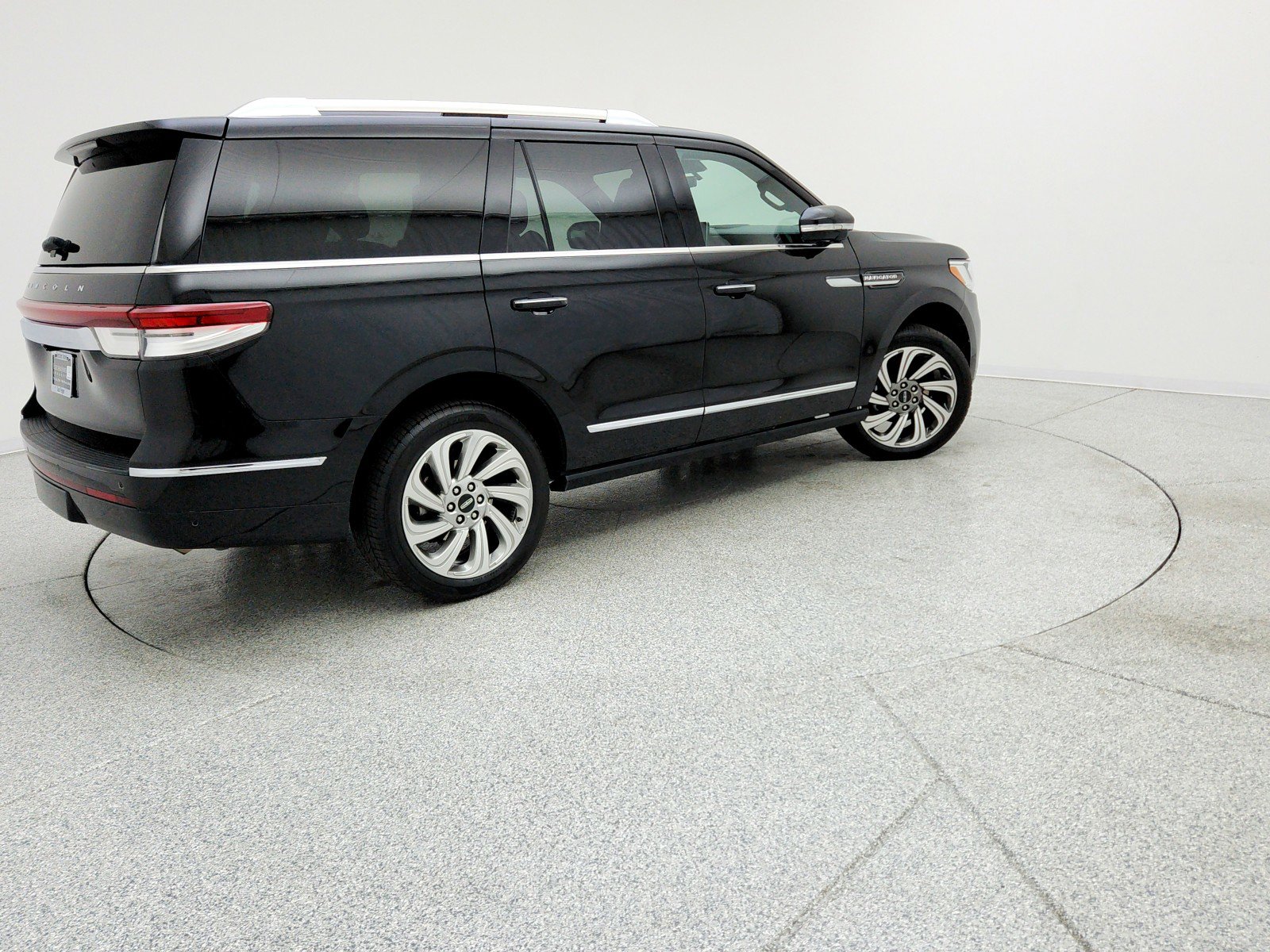 Used 2024 Lincoln Navigator Reserve image 5