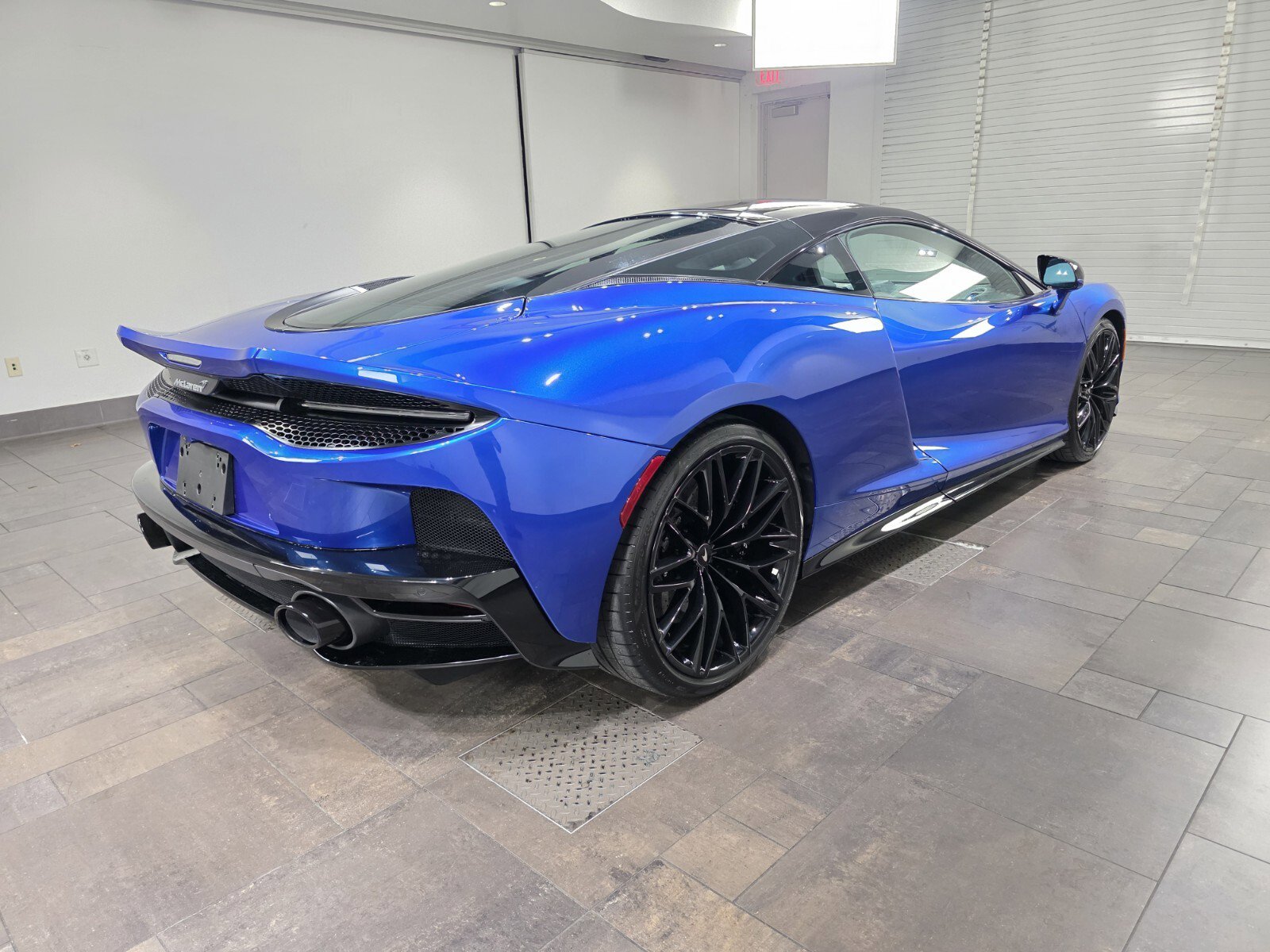 Used 2023 McLaren GT image 24