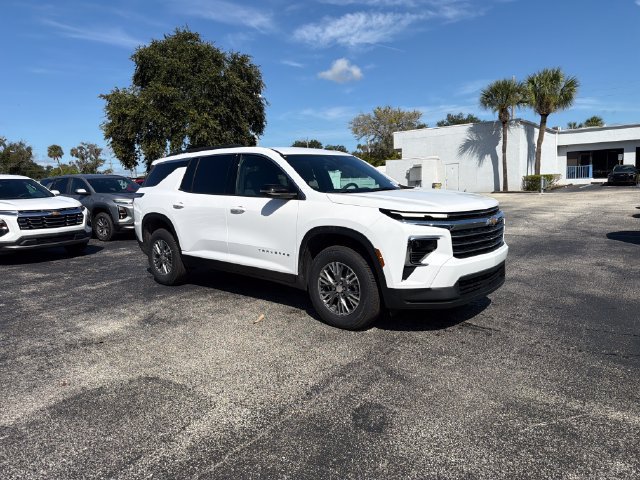 New 2027 Chevrolet Traverse LT w/ LPO, Floor Liner Package FWD image 17