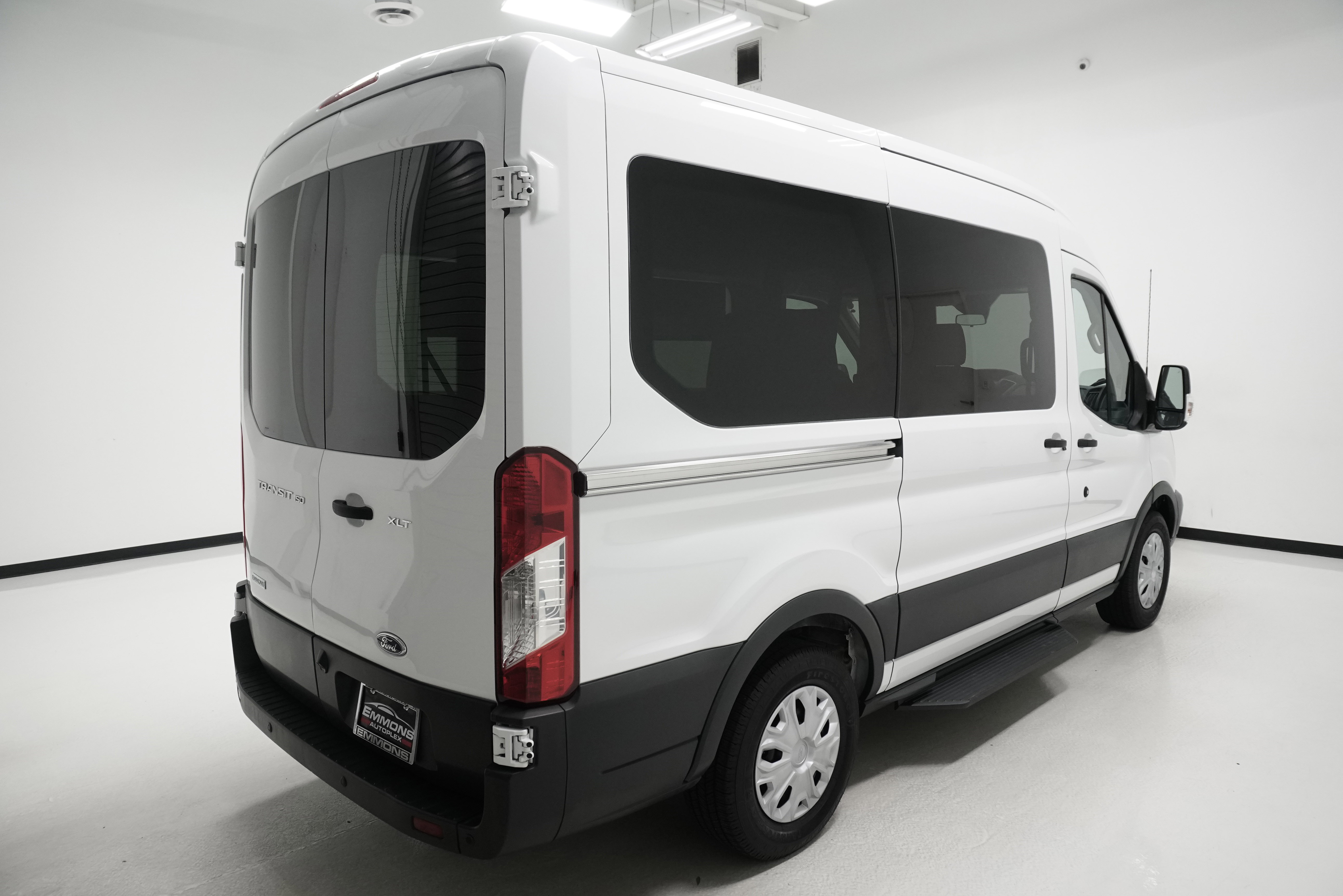 Used 2017 Ford Transit 150 XLT RWD image 3